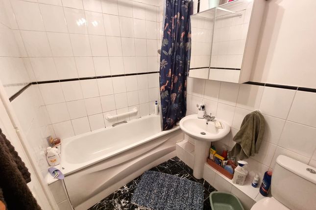 14, Forest Oak Close, Cardiff photo 5