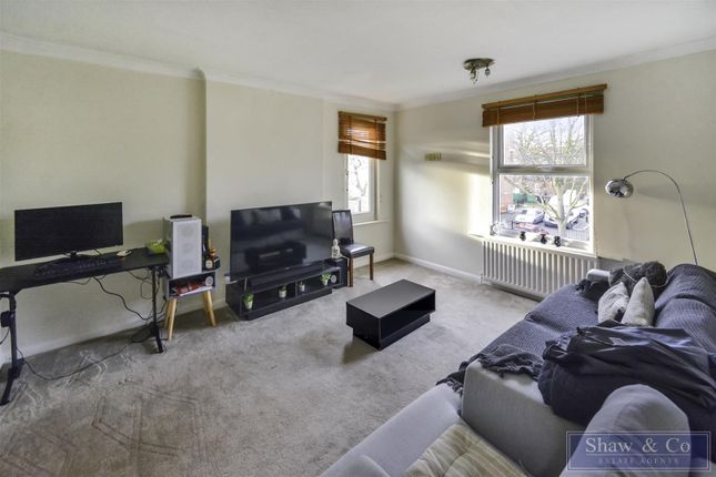 Flat for sale in Grove Road, Hounslow