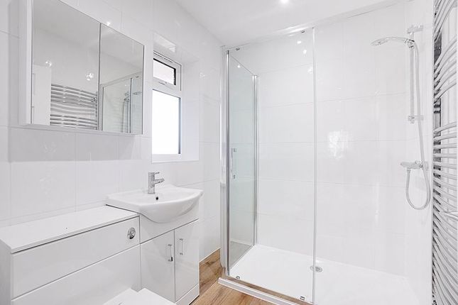 28, Gorringe Avenue, Dartford photo 4