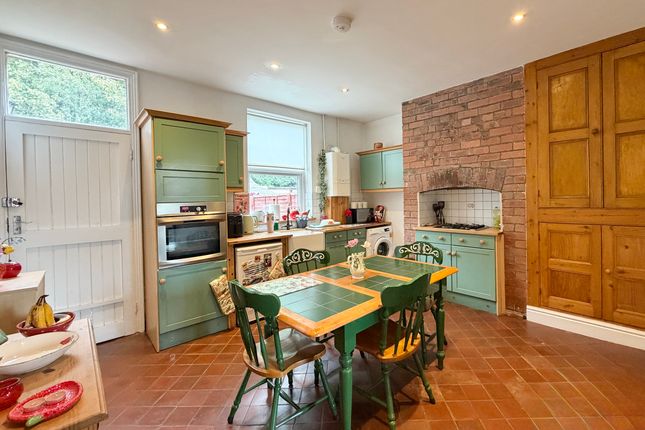 95 Oakenshaw Lane, Wakefield photo 3