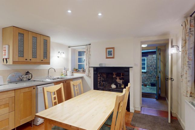 Hannahs-Cottage-Kitchen 2.Jpg