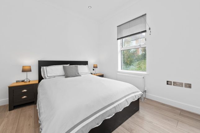 205 Hitchin Road, Luton photo 4