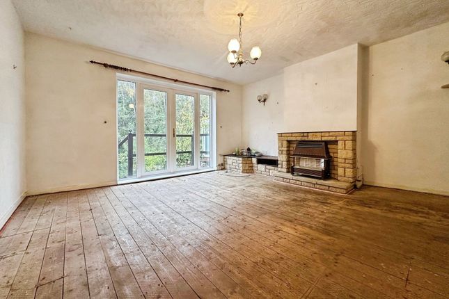 8, The Spinney, Gornal, Dudley photo 3