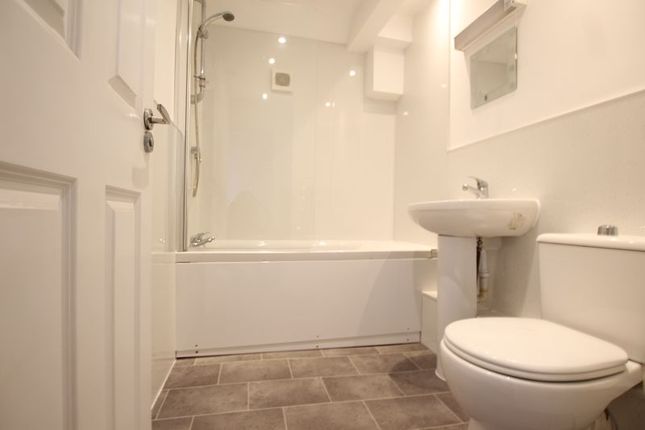 Flat for sale in Norfolk Street, Gloucester