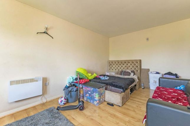 64, Sovereign Heights, Slough photo 4