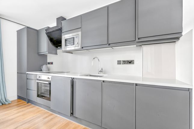 30 Faraday House, York Rise, London photo 3