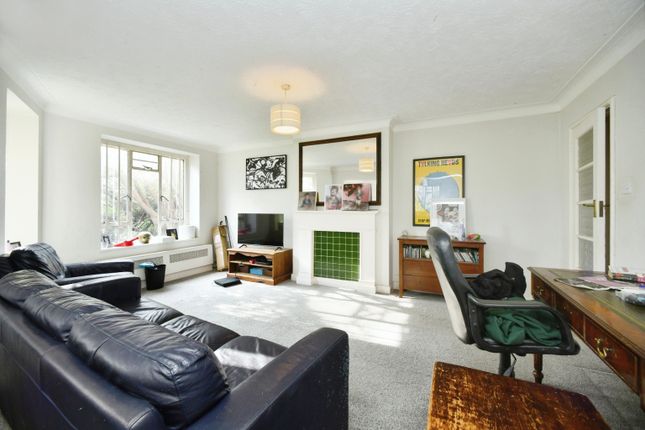 Thumbnail Flat for sale in Furze Hill, Hove