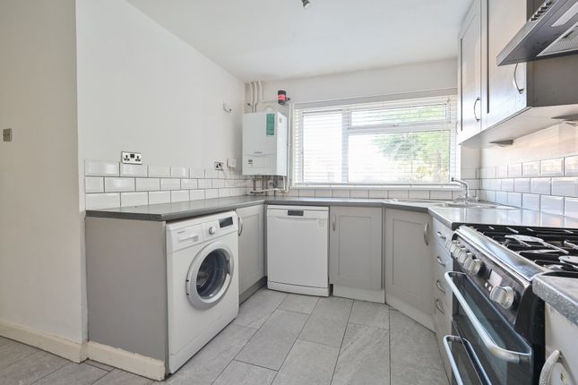 98 Greenbank Road, Watford photo 3