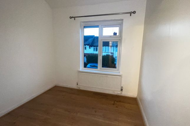 46, Pembroke Avenue, Luton photo 4