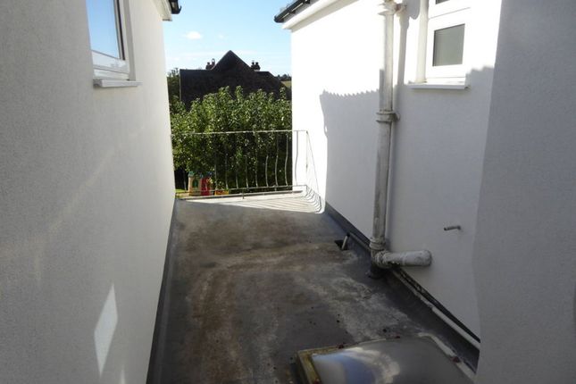 74A, Marlpit Lane, Coulsdon photo 3