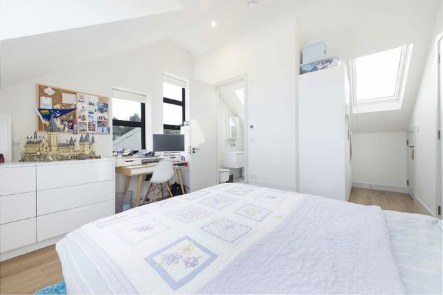 5, Bakers Lane, London photo 4