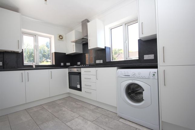 Flat 4, Epsom Court, Timor Close, Fareham photo 2