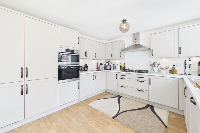 18, Basil Drive, Melksham photo 4