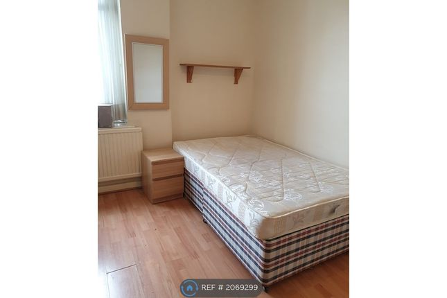 Thumbnail Room to rent in The Limes Avenue, London