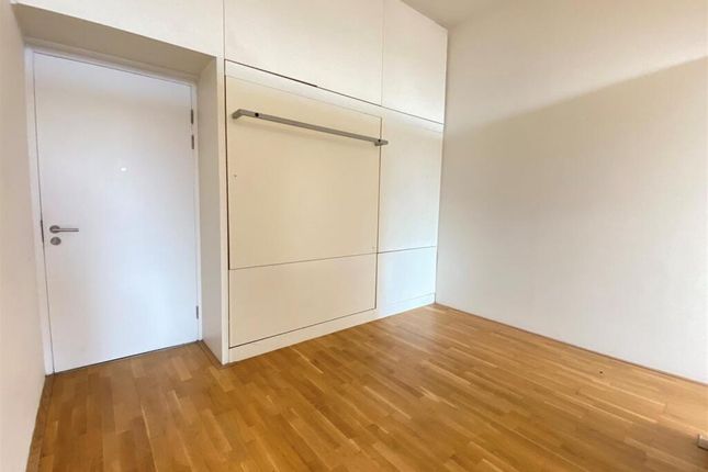 Apt 323, Abito, Salford photo 4
