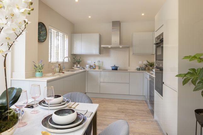 834, Granadiers Road, Winchester, So22 6Gr photo 2