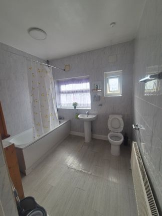 574, Eastern Avenue, Ilford photo 2