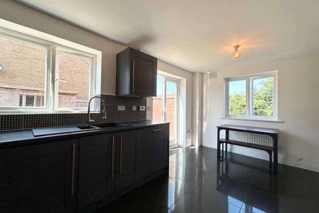 140 Newport Road, Milton Keynes photo 4