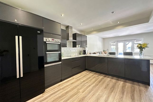 Lea Cottage Southend Road, Billericay photo 4