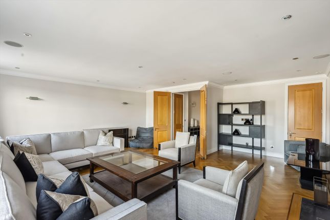 Flat to rent in Charles Street, Mayfair, London