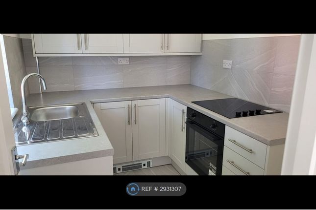 Studio flat on Lea Road, Wolverhampton, £600/mo