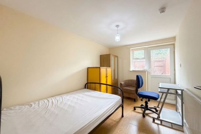 43 Mayfield Close, Uxbridge photo 4