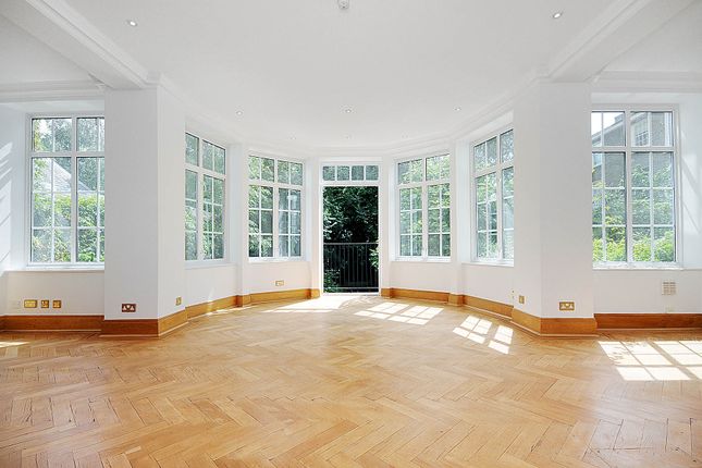 Thumbnail Maisonette to rent in Cottesmore Gardens, Kensington, London