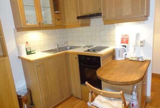 30-31  Flat 30, Cartwright Gardens, London photo 3