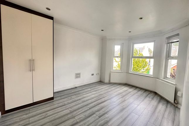 Flat to rent in Coldershaw Road, London
