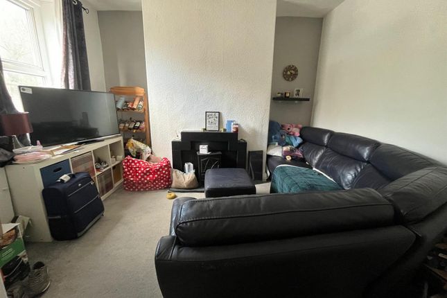 125, Woolley Lane, Hyde photo 2
