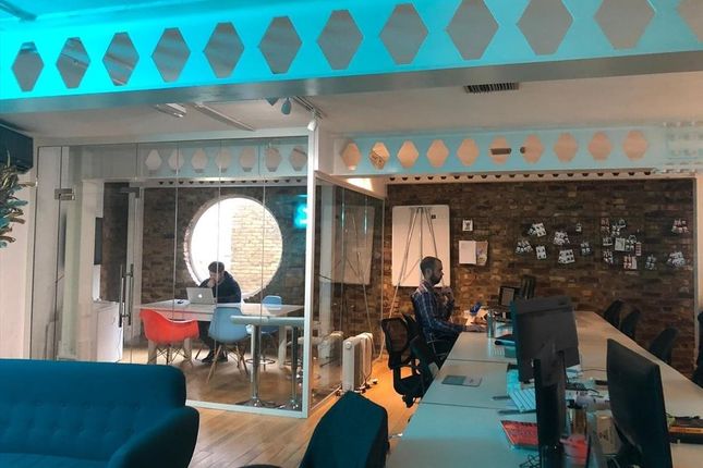Office to let in 68A Neal Street, London
