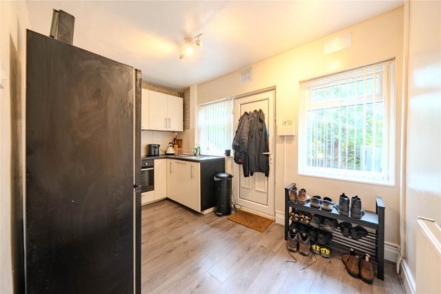 5, Henley Terrace, West Yorkshire photo 4