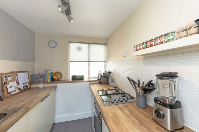 Flat 8, 44, Longley Road, London photo 3