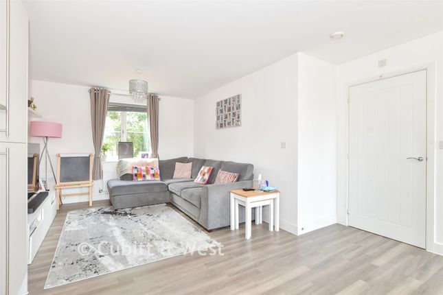 Opal House, Daffodil Crescent, Crawley photo 4