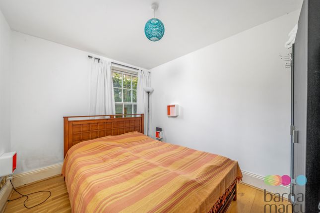 Flat for sale in Royal Drive, London
