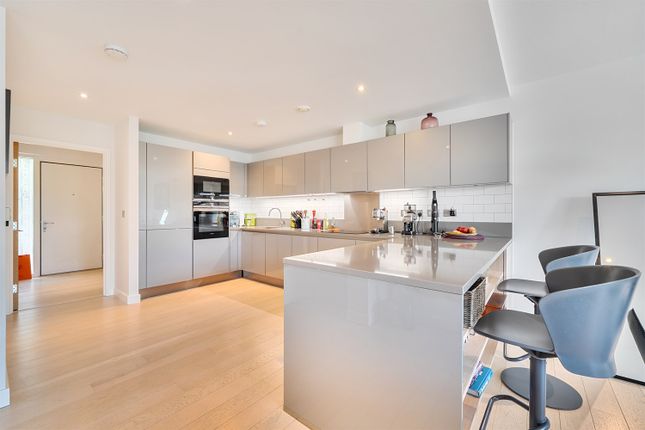 48, Flat 2, Reminder Lane, London photo 4