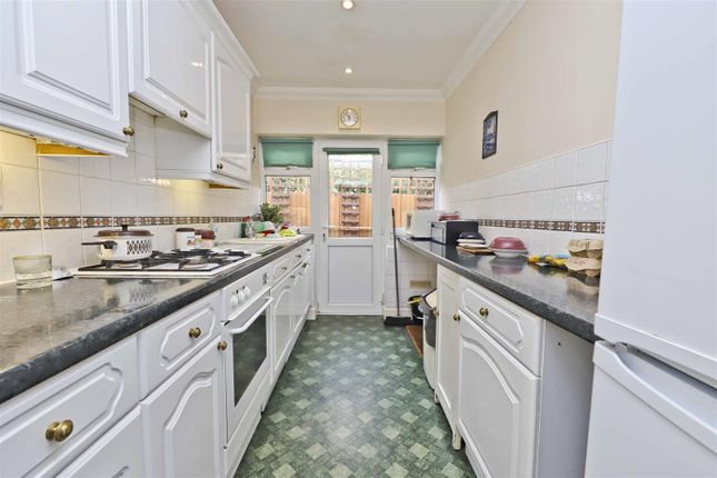 5, Yeomans Acre, Ruislip photo 4