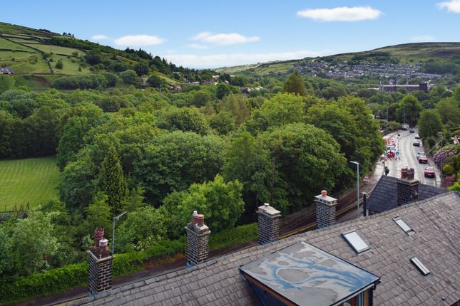 6, WARRINGTON TERRACE, HUDDERSFIELD photo 3