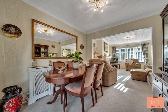 8 Vanfield Close, Caerphilly photo 4