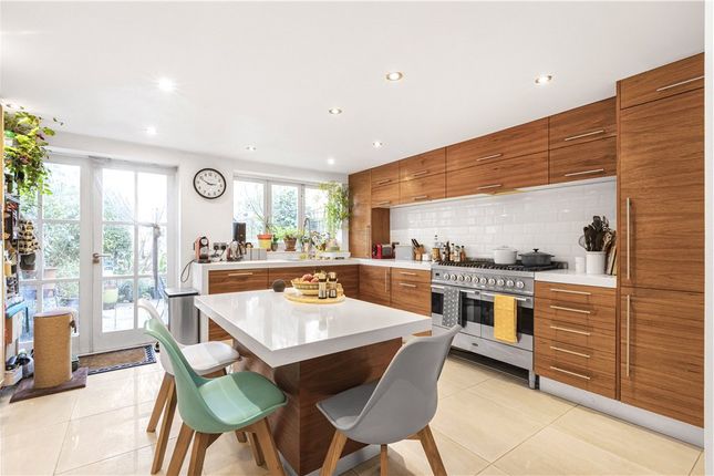 Terraced house for sale in Lynton Road, London