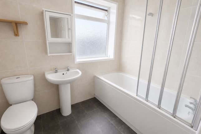 Flat 1, Lee Court, 169, High Street, Hampshire photo 5