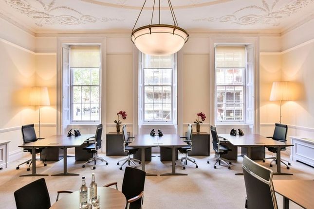 Office to let in Pont Street, London