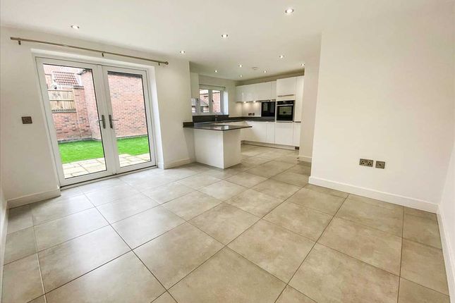 2, Stockwell Close, Nottingham photo 2