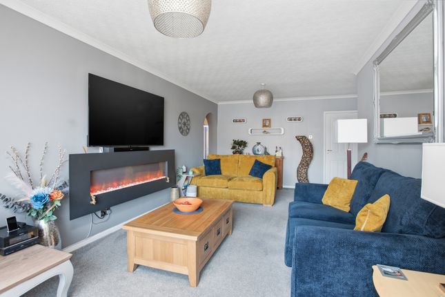 26, Sutcliffe Drive, Harbury photo 4