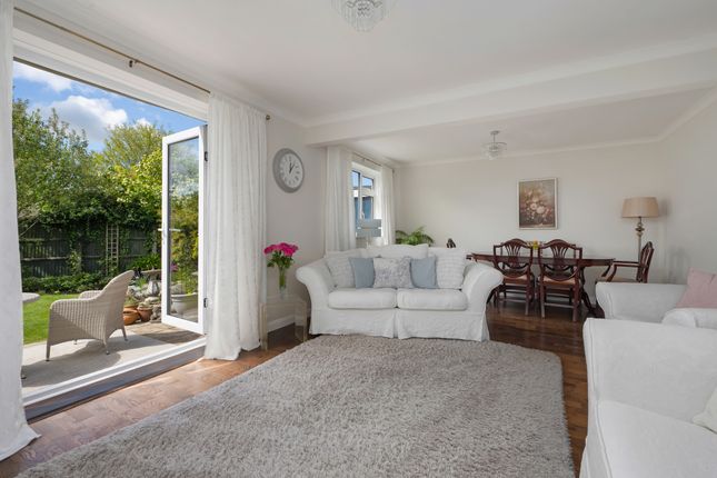10 Rosemary Gardens, Whitstable photo 2