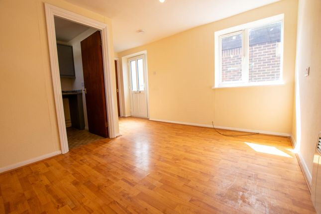 Lower Flat, West Kent House, Western Road, Crowborough photo 3
