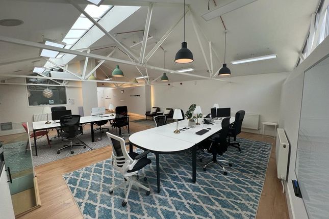 Office to let in New King's Road, London