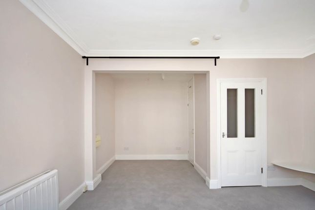 Studio to rent in High Street, Tring