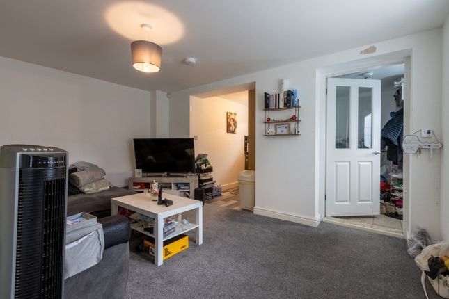 Flat 4, The Old Chapel,, Grove Road, Wakefield photo 3