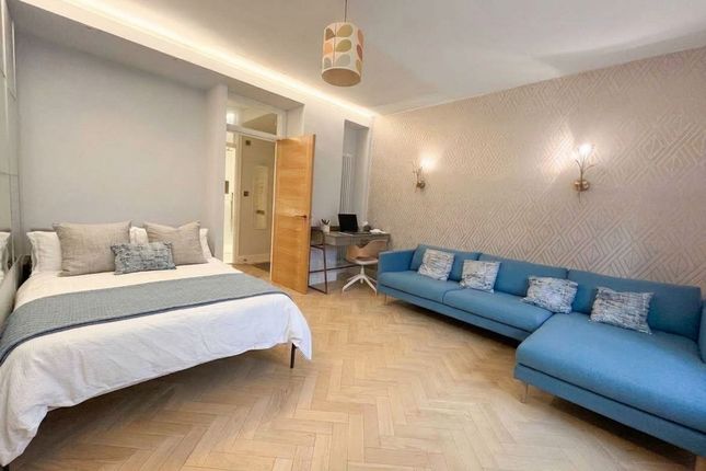 16 Chiswell Square, London photo 2